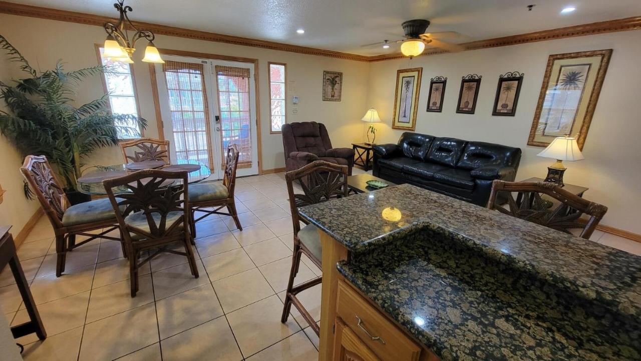 Cozy 2 Bedroom With Big Pool - Campeche Triplex Unit C Home South Padre Island Eksteriør bilde