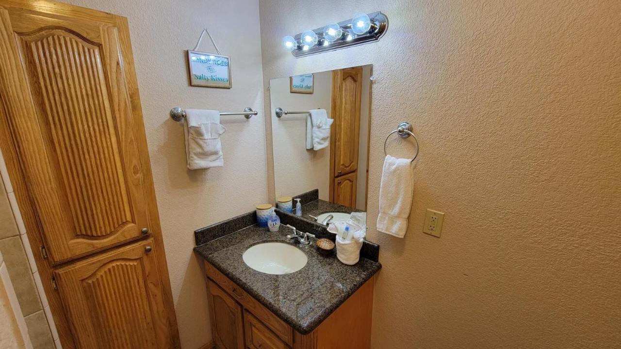 Cozy 2 Bedroom With Big Pool - Campeche Triplex Unit C Home South Padre Island Eksteriør bilde
