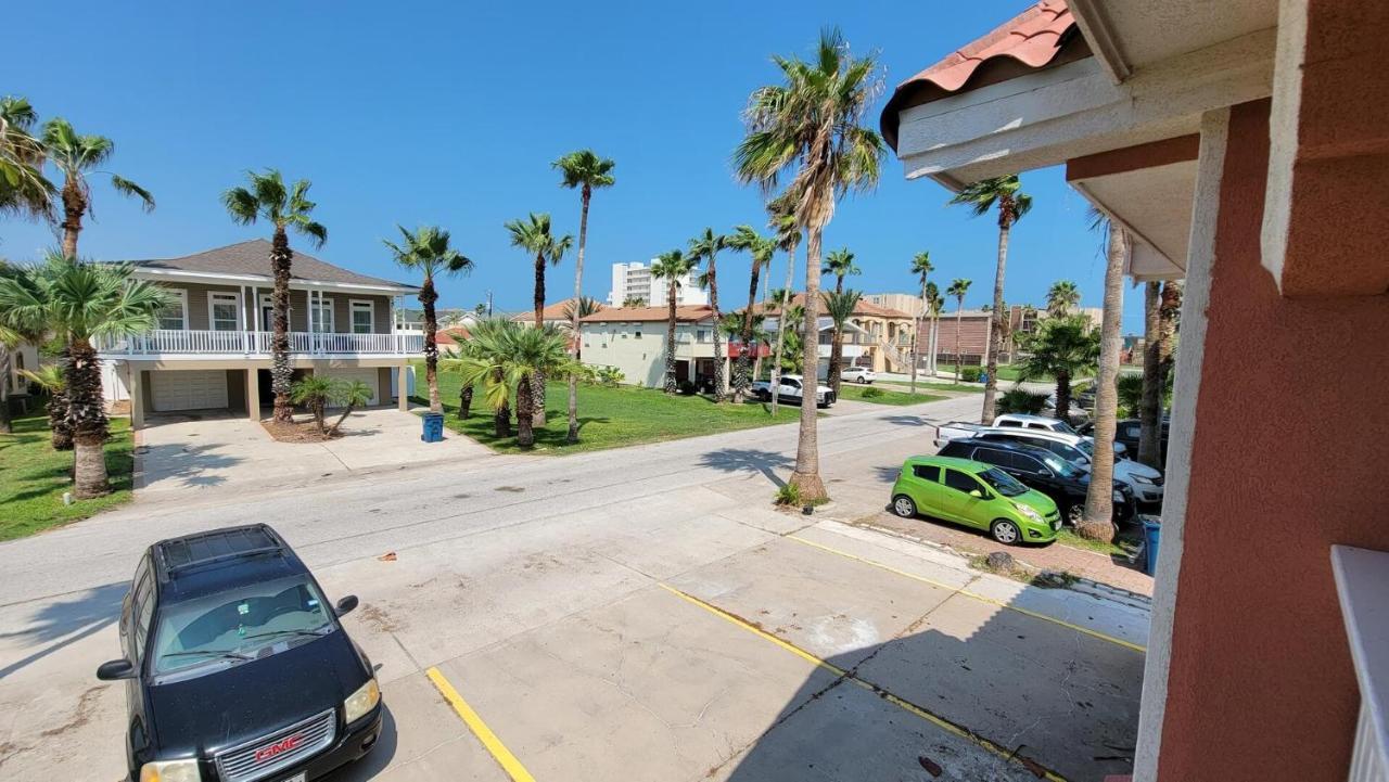 Cozy 2 Bedroom With Big Pool - Campeche Triplex Unit C Home South Padre Island Eksteriør bilde
