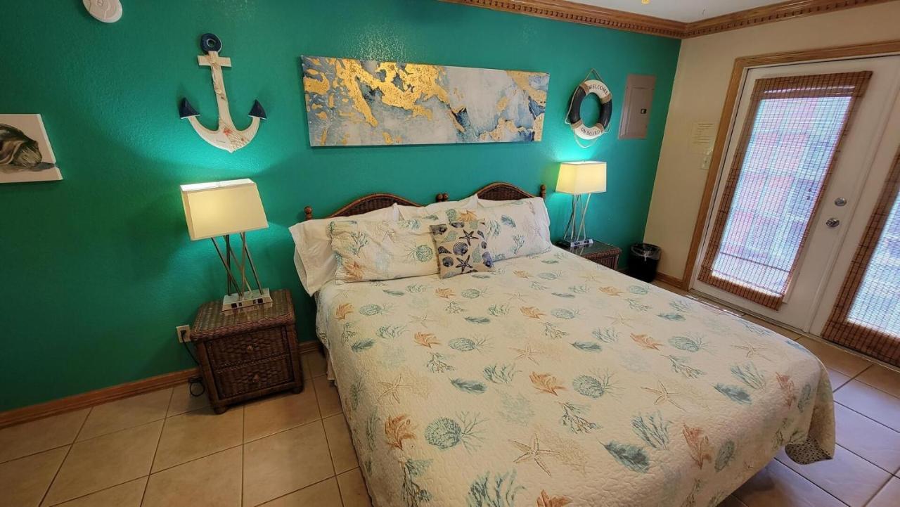 Cozy 2 Bedroom With Big Pool - Campeche Triplex Unit C Home South Padre Island Eksteriør bilde