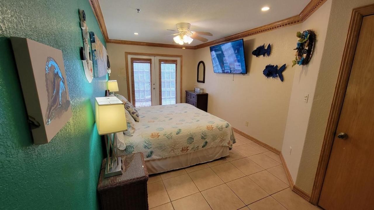 Cozy 2 Bedroom With Big Pool - Campeche Triplex Unit C Home South Padre Island Eksteriør bilde