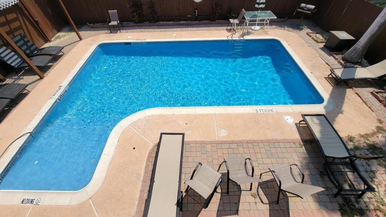 Cozy 2 Bedroom With Big Pool - Campeche Triplex Unit C Home South Padre Island Eksteriør bilde