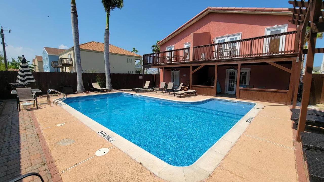Cozy 2 Bedroom With Big Pool - Campeche Triplex Unit C Home South Padre Island Eksteriør bilde