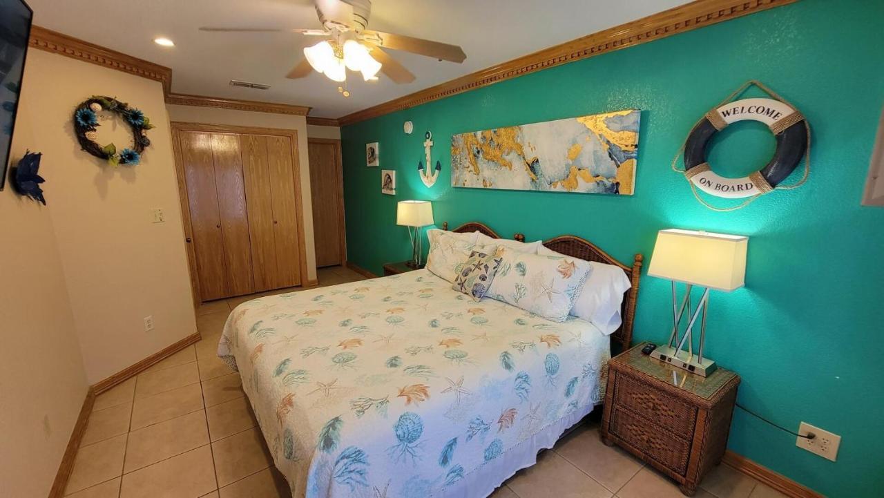 Cozy 2 Bedroom With Big Pool - Campeche Triplex Unit C Home South Padre Island Eksteriør bilde