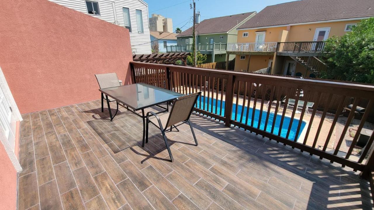 Cozy 2 Bedroom With Big Pool - Campeche Triplex Unit C Home South Padre Island Eksteriør bilde